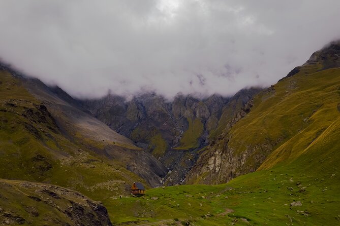 A day trip to Great Caucasian mountains - Lunch in Georgia is not included, but it belongs in the plan