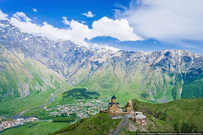 Bestseller Day Trip to Kazbeg/Gergeti Delicious Lunch at Rooms - Why lunch at Rooms Hotel adds real value