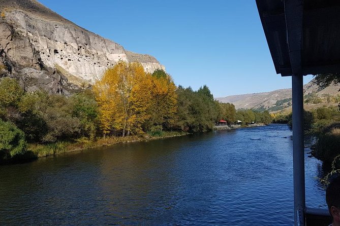 BORJOMI, RABATI & VARDZIA - Group Tour from Kutaisi - What the guiding adds