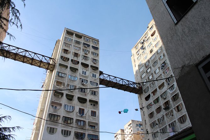 Concrete Giants Tour - The Chronicles of Georgia, a monument above the city