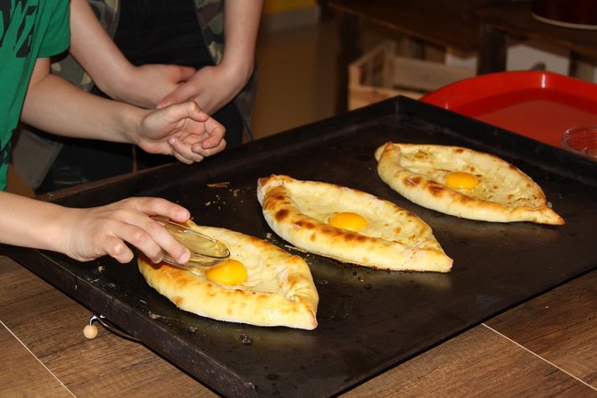 Cook True Ajarian Khachapuri and Khinkali in Highlanders Style - Homemade wine and a meal around the table