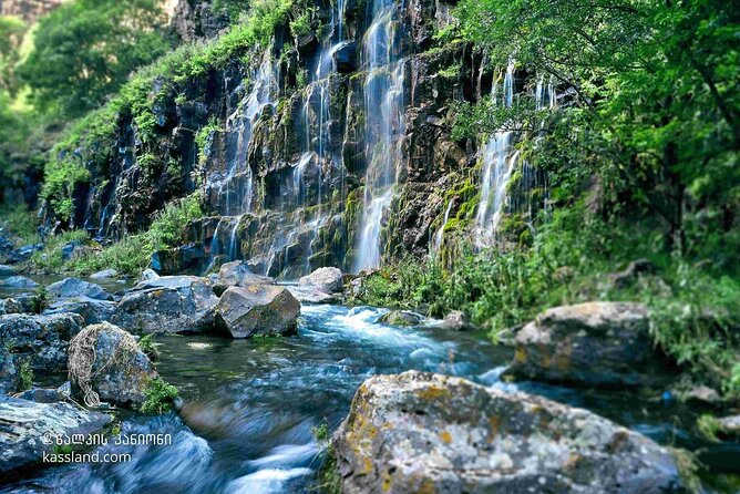 Dashbashi Canyon. The village of Asureti and Didgori monument. - Dashbashi Canyon is the main event
