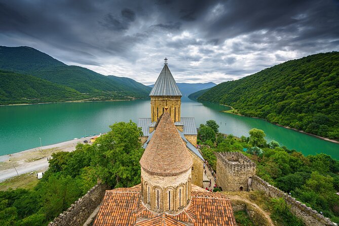 From Tbilisi: Kazbegi, Gudauri & Ananuri Day Trip - Zhinvali Reservoir: a quick blue-water pause