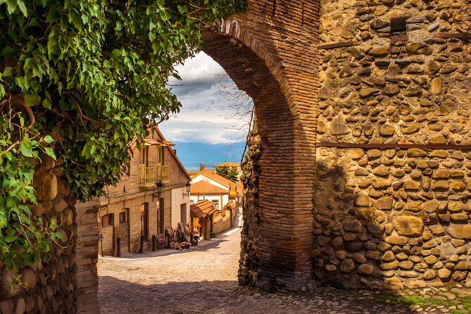 From Tbilisi Magical Kakheti – Sighnaghi, Bodbe & Chronicles Tour - Walking Sighnaghi’s defensive walls