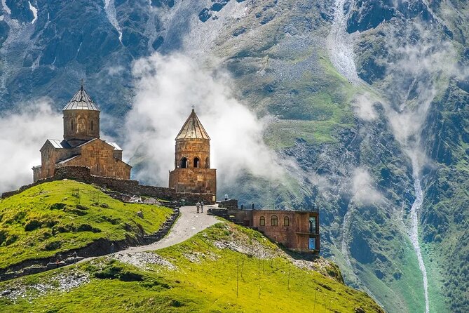 Full-day Tour in Tbilisi, Anauri, Gudauri, and Kazbegi - The private format and guide experience
