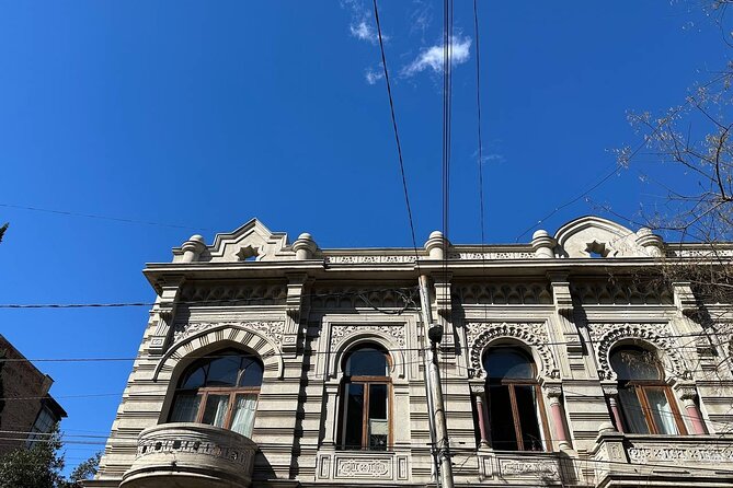 Jewish Heritage Walking Tour with Kosher Wine Tasting - The Little Synagogue and the tour’s uncertain stop