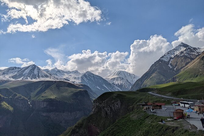 Kazbegi Gudauri and Ananuri Mountains Private Day Trip - Gergeti Trinity Church and the 4x4 question