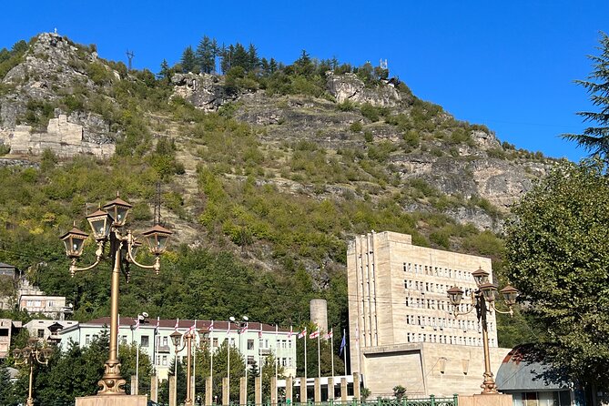 Kutaisi: Chiatura Cable Cars & Katskhi Pillar Guided Tour - Mgvimevi Monastery carved into rock