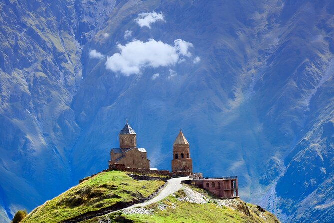 Magical Kazbegi Gudauri & Ananuri DayTrip GuidedTour from Tbilisi - Gergeti Trinity Church requires a 4WD ride