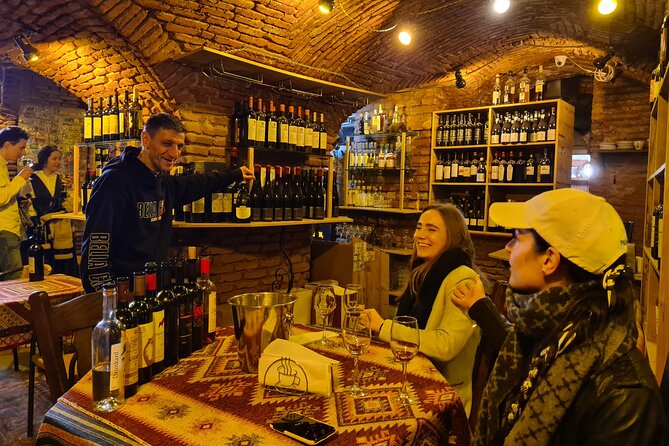 Old Tbilisi Highlights walking tour with wine & 10 tastings - Bakery samples on Sioni Street