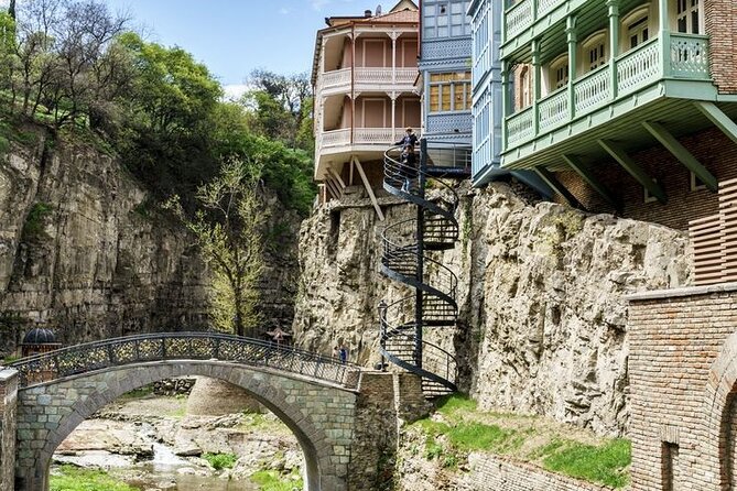 Old tbilisi walking tour & wine tasting - Legvachtahvi Gorge and a city-center waterfall