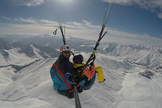 Paragliding tandem flights in Georgia - The 40-minute flight and mountain views