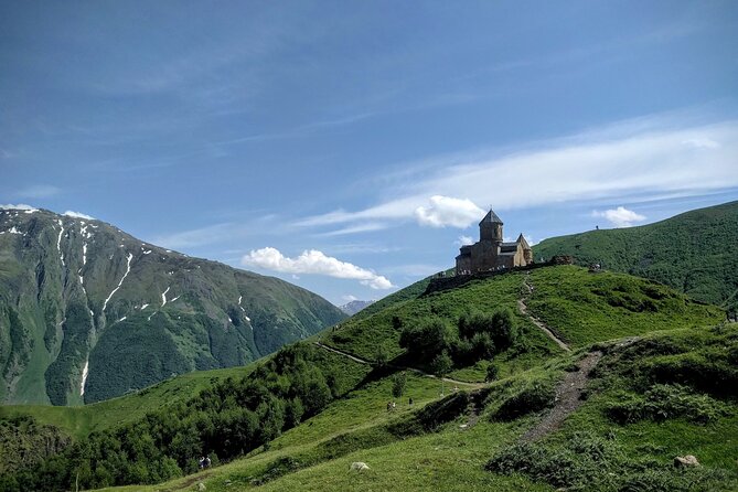 Private Kazbegi Tour: Gergeti, Ananuri & Scenic Views - Pasanauri: khinkali and meeting rivers