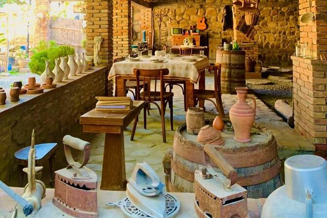 Private Wine Tour In Kakheti Region with 7 Wines and Lunch - Velistsikhe lunch in a family backyard