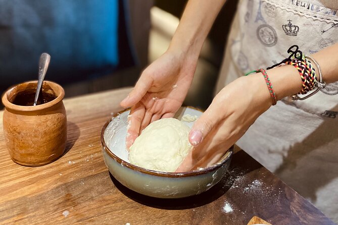 Small-Group Khinkali and Khachapuri Cooking Class in Tbilisi - The Chef Makes a Big Difference