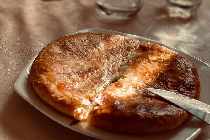 Taste of Georgia. Cooking-Class Khinkali, Khachapuri and more - Adjarian khachapuri brings the drama