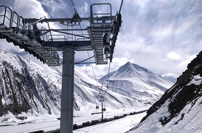 Tbilisi to Gudauri Stepantsminda Private Transfer - The Friendship Monument and mountain approach
