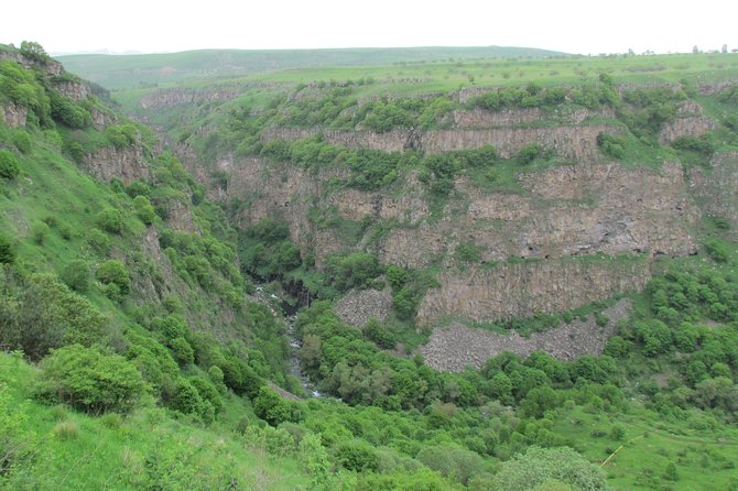 Trip to The Diamond Bridge and Dashbashi Canyon - The guide and driver can shape the day