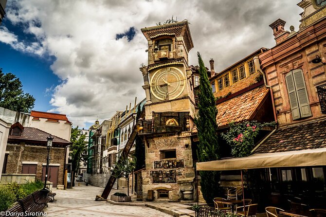 Walking City Tour in Tbilisi - Old Town lanes and carved balconies